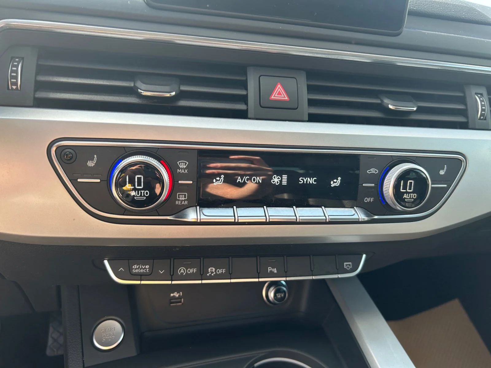 Used 2018 GRAY Audi KOMFORT image 22