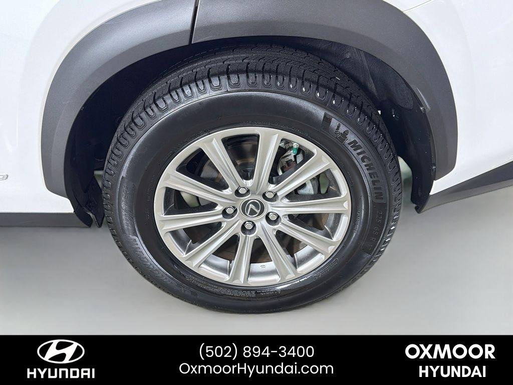Used 2021 Eminent White Pearl Lexus Base image 30