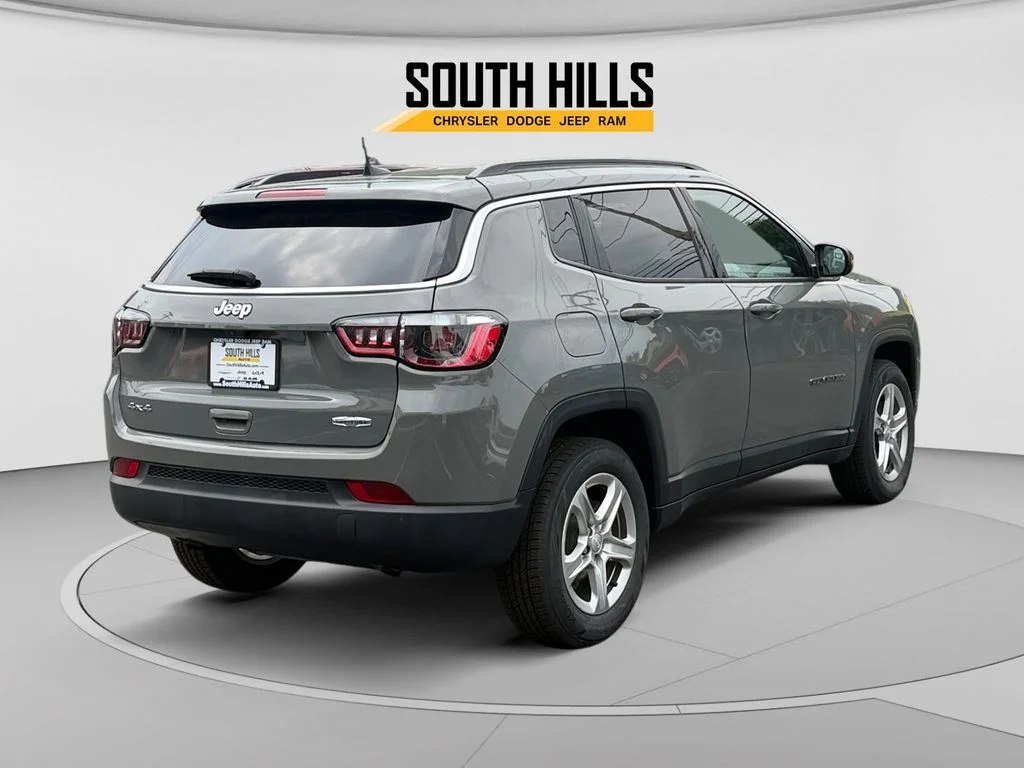 Certified Used 2023 Gray Jeep Latitude image 5