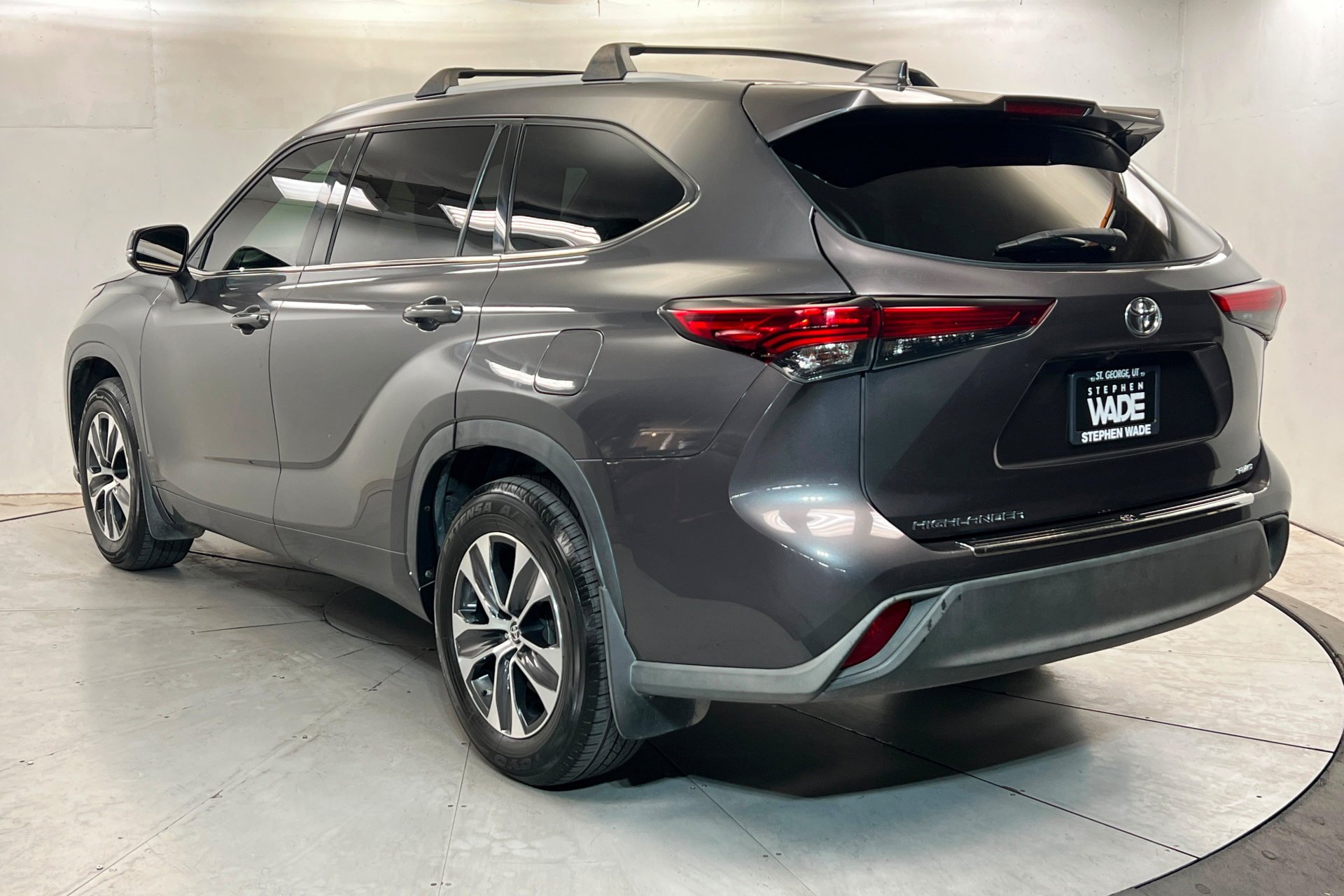 Used 2022 Gray Toyota XLE image 3