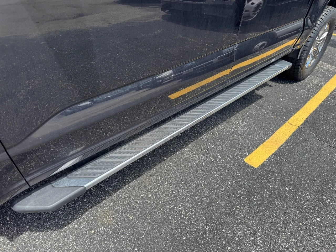 Used 2021 Agate Black Metallic Ford XLT 4WD SuperCrew 5.5' Box image 7