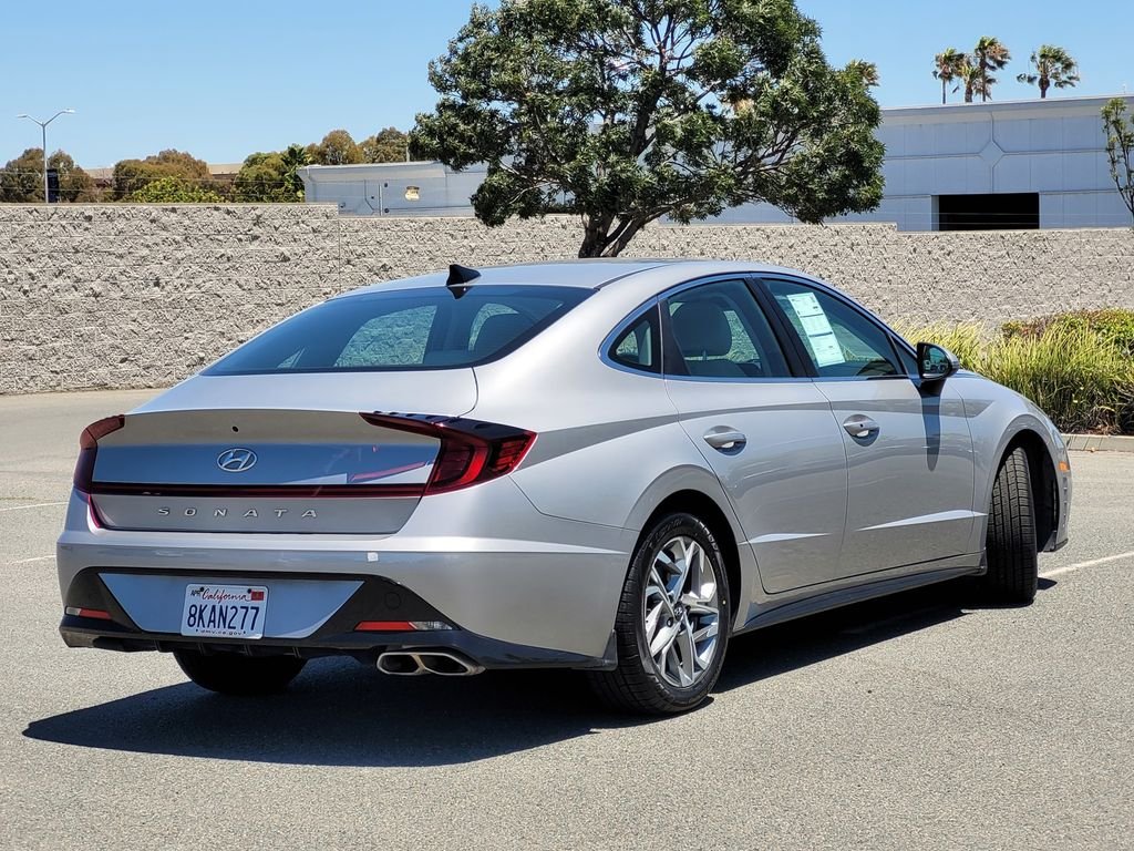 Certified Used 2023 Silver Hyundai SEL image 4