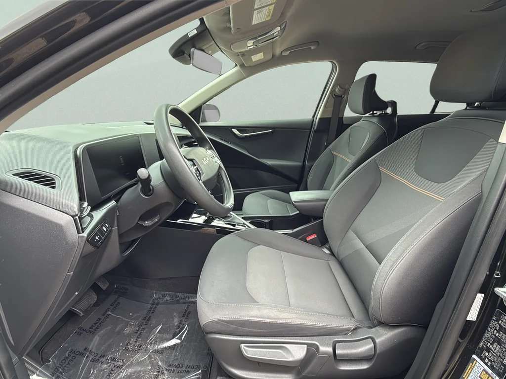 Used 2023 Black Kia LX image 9