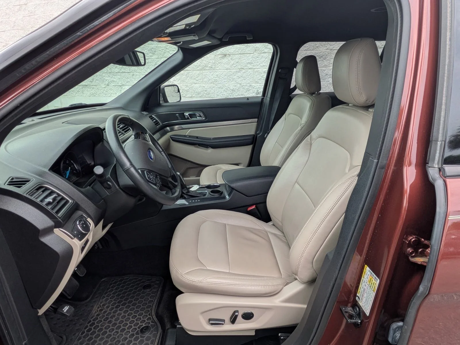 Used 2018 Cinnamon Glaze Metallic Ford XLT image 2