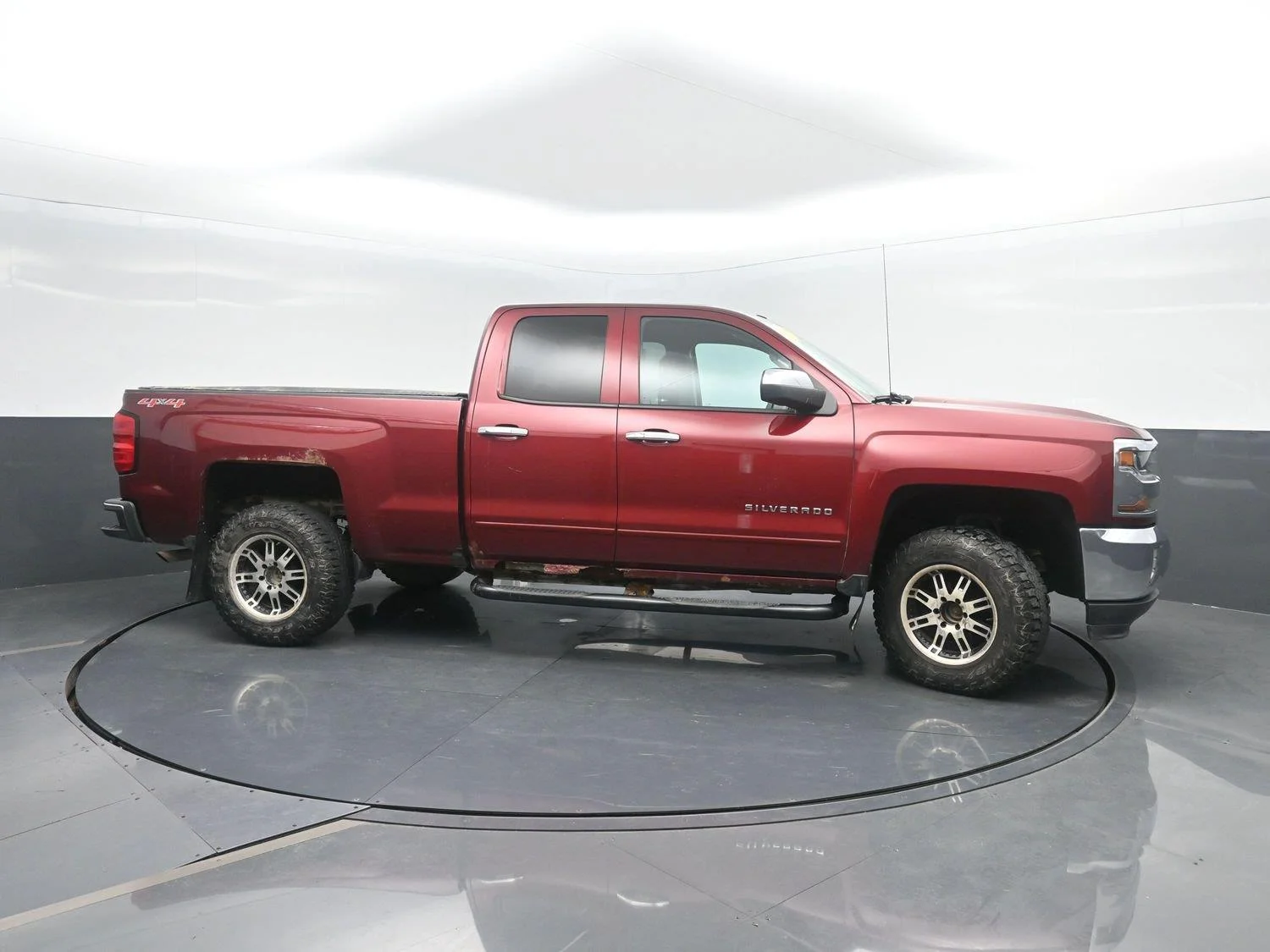 Used 2016 Siren Red Tintcoat Chevrolet LT image 3