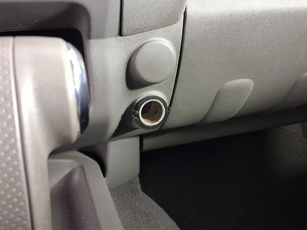 Used 2008 Gray Nissan LE image 24