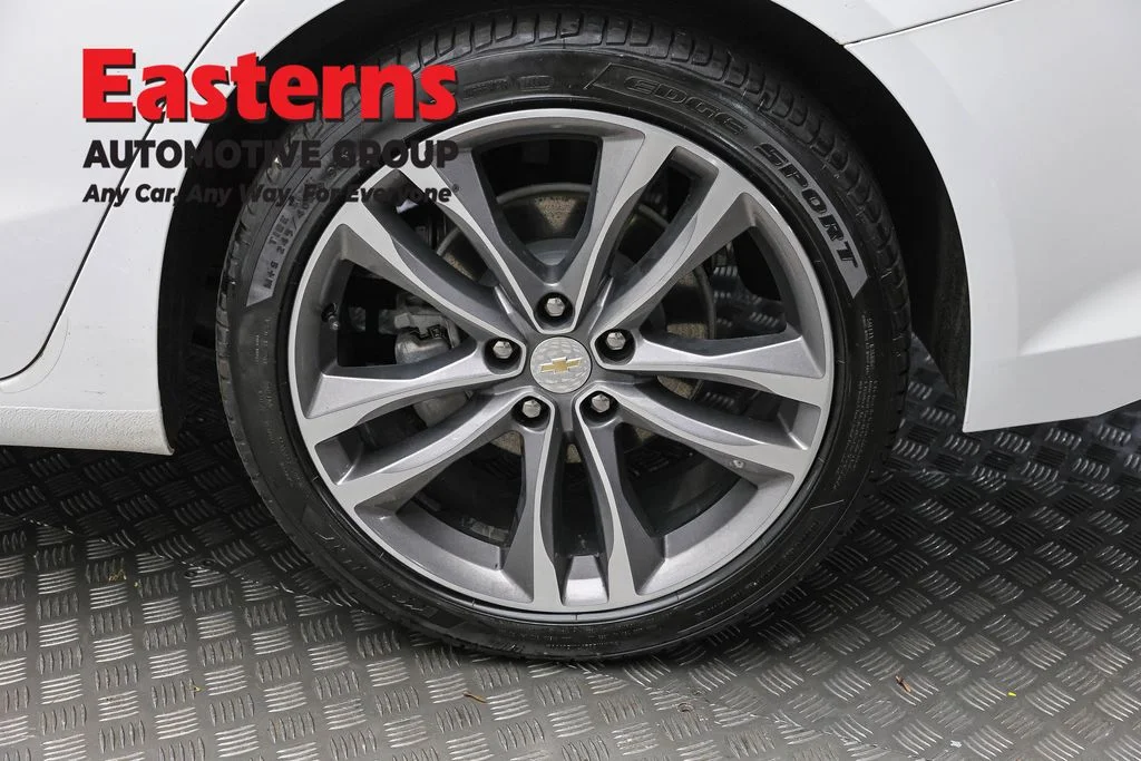 Used 2024 White Chevrolet LT image 8