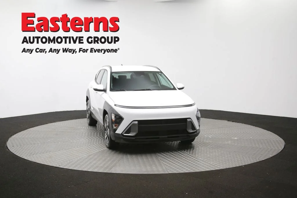 Used 2025 White Hyundai SEL image 53