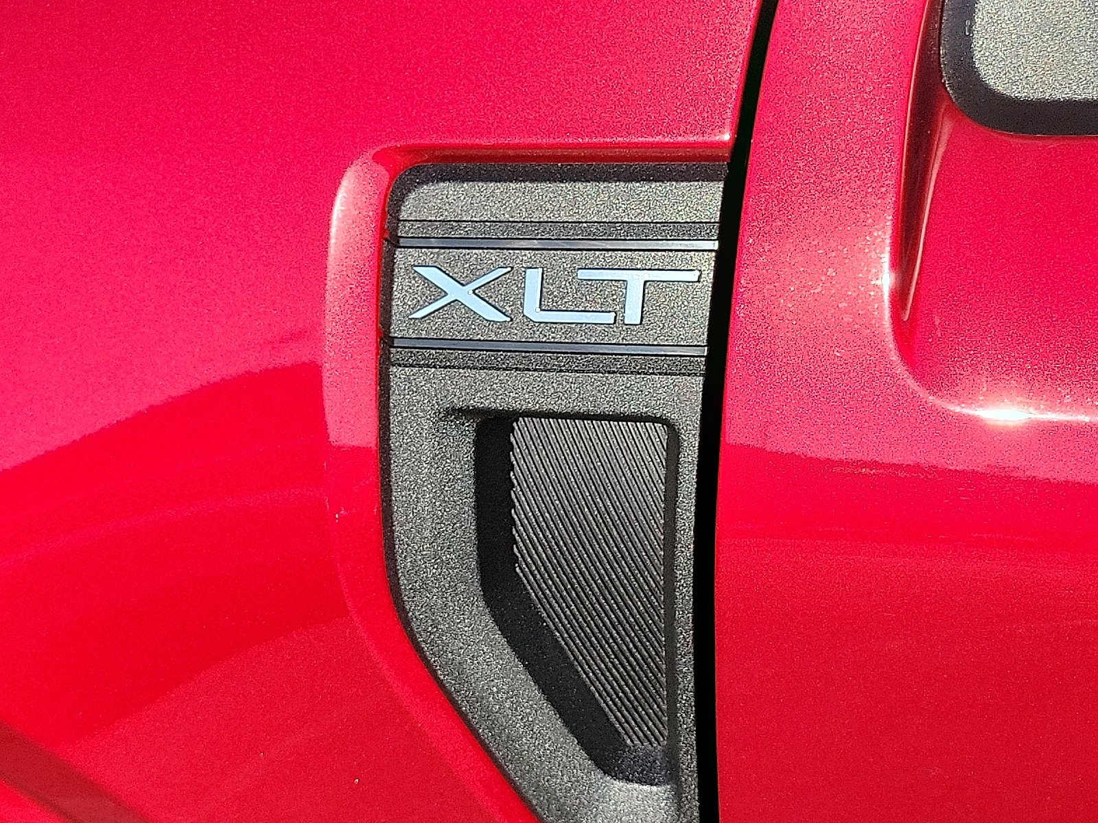 Used 2026 Ruby Red Metallic Ford XLT image 23