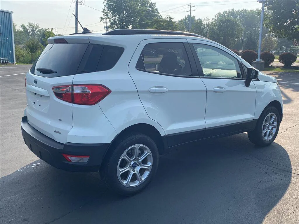 Used 2020 Diamond White Ford SE image 10