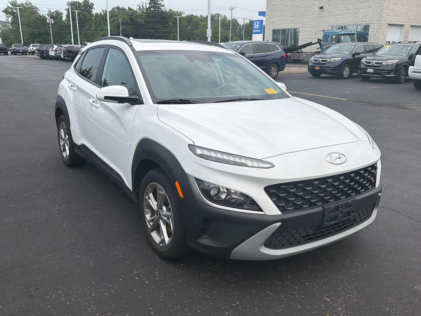 Used 2023 Lunar White Hyundai SEL image 3