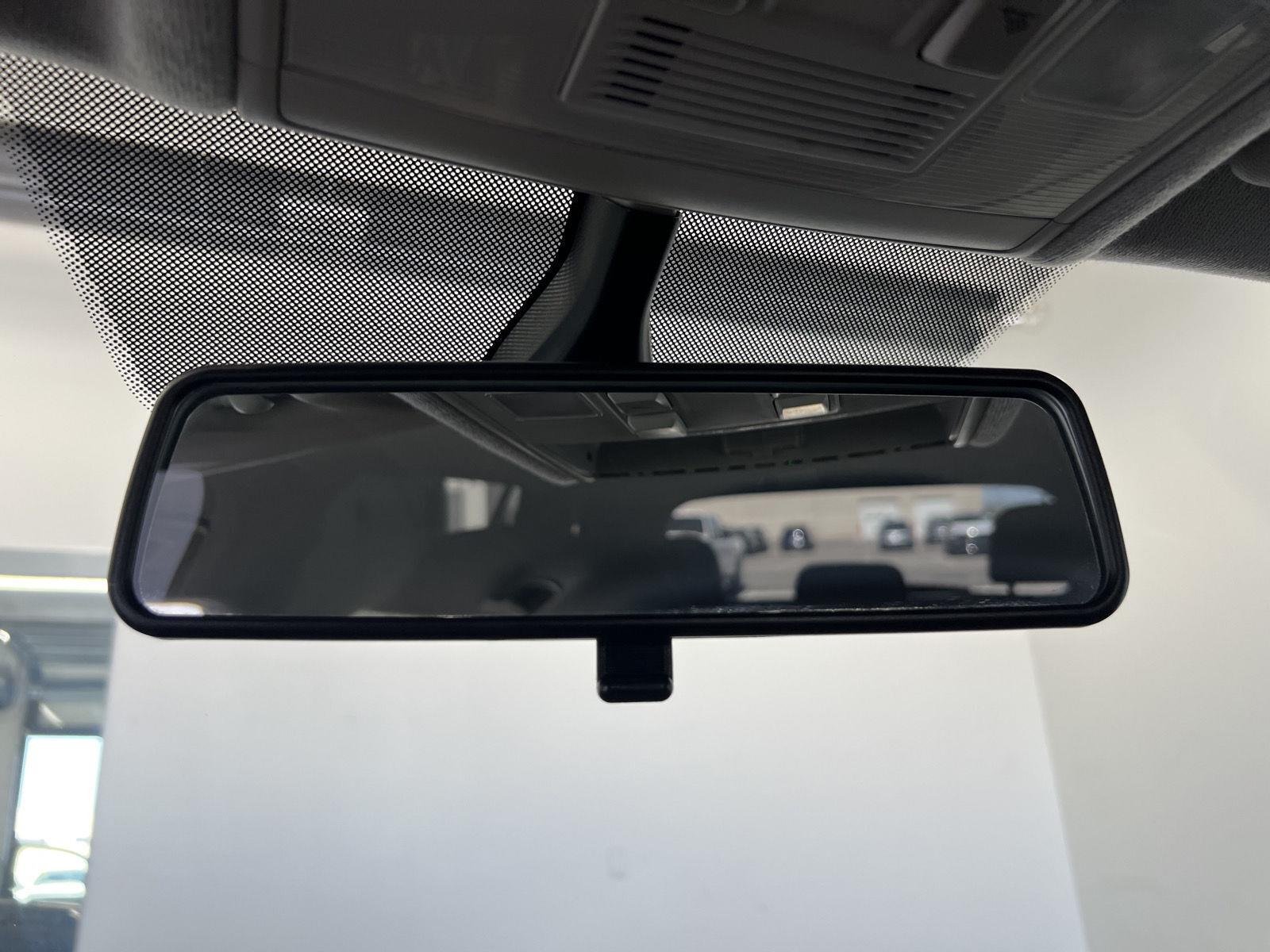 2021 Volkswagen Tiguan SE - Photo 23