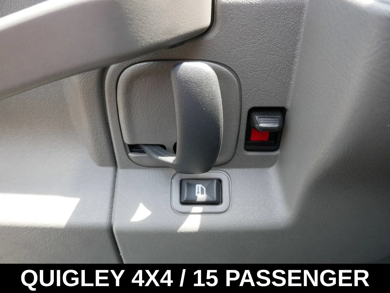 2024 Chevrolet Express Passenger LT - Photo 19