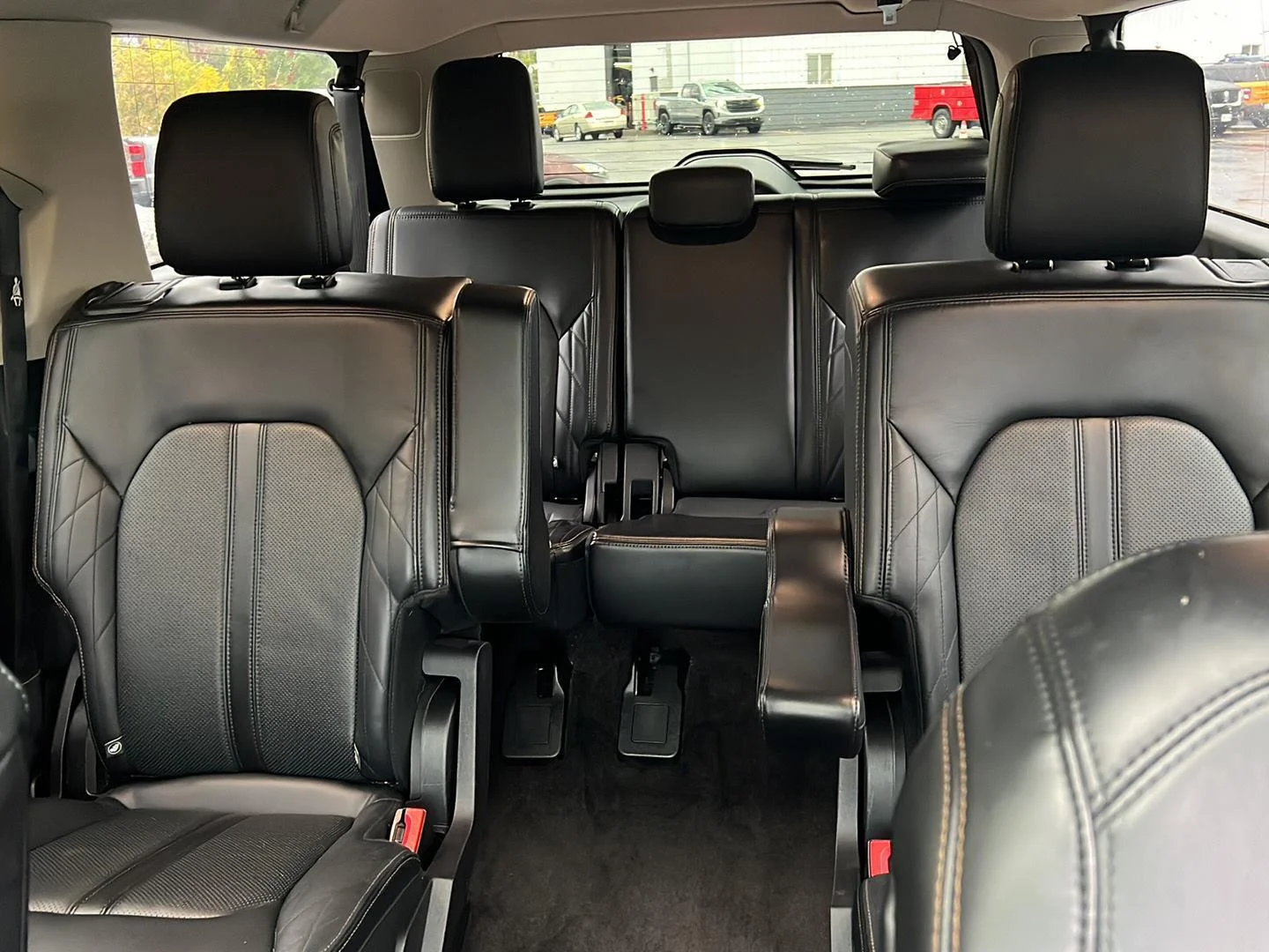 Used 2020 Magnetic Ford Platinum image 32