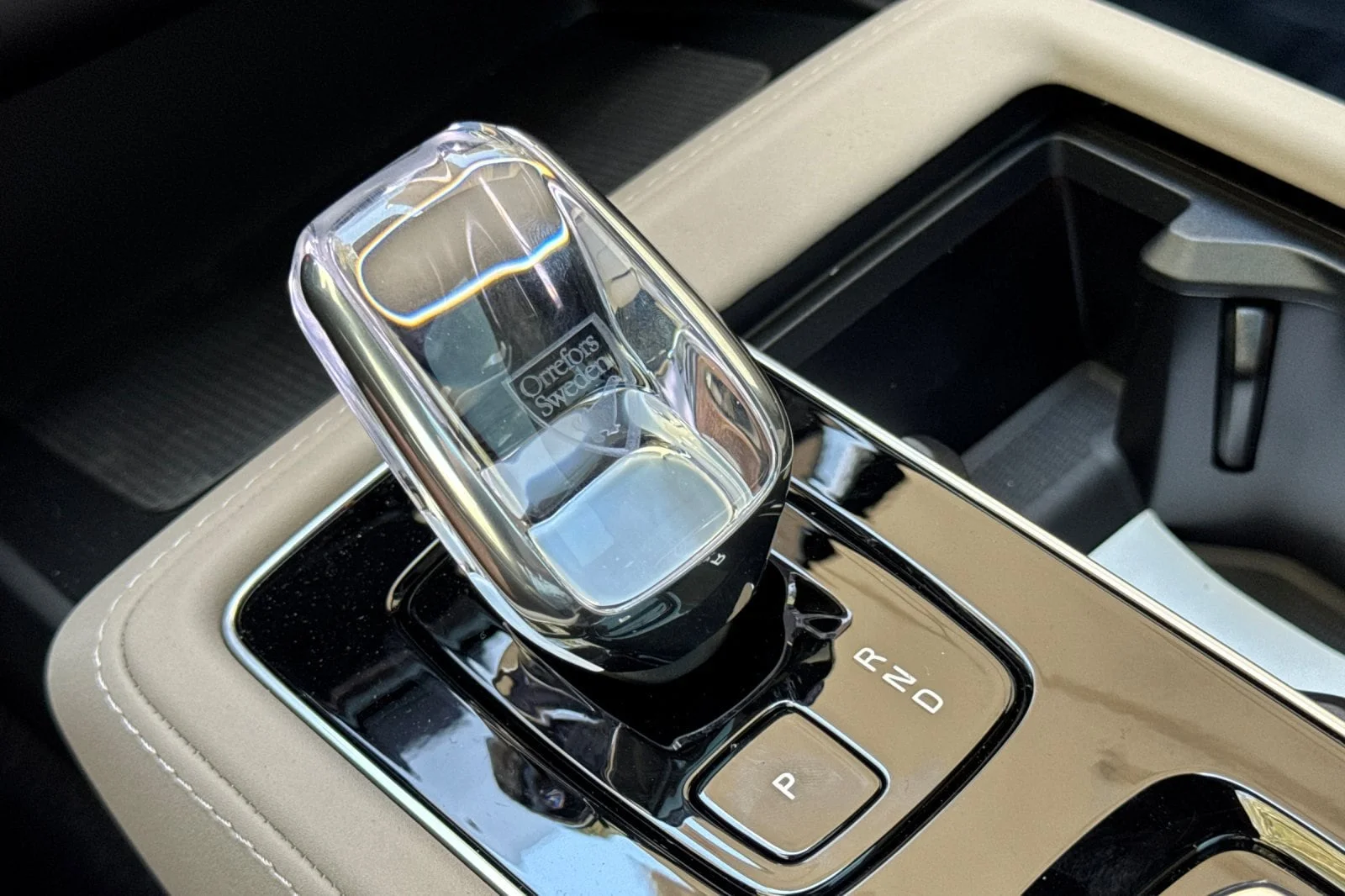 New 2026 Onyx Black Volvo T8 Plus 7-Seater image 25