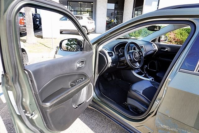 Used 2018 Green Jeep Latitude image 35