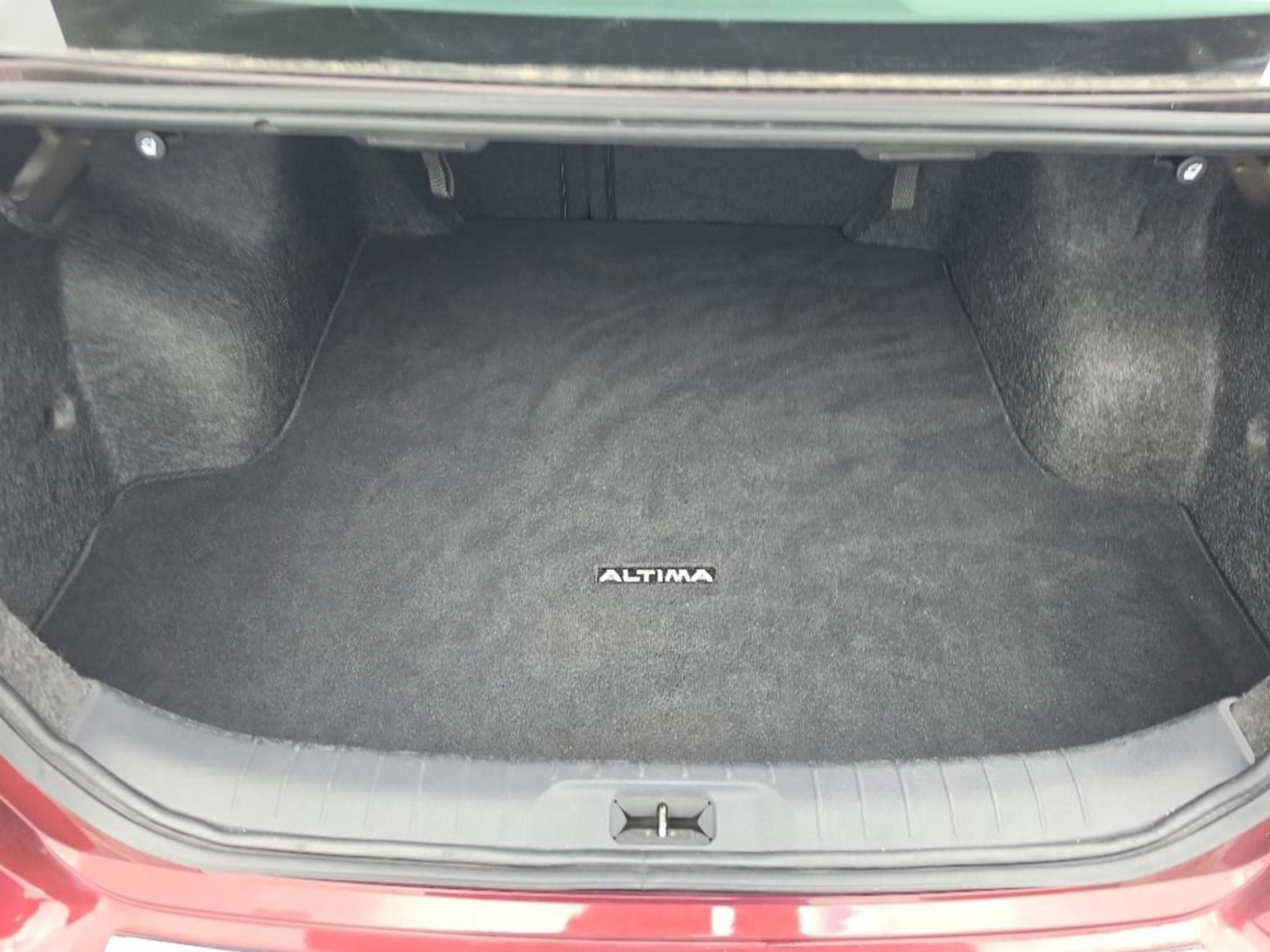 Used 2023 Red/red Nissan 2.5 SV image 9