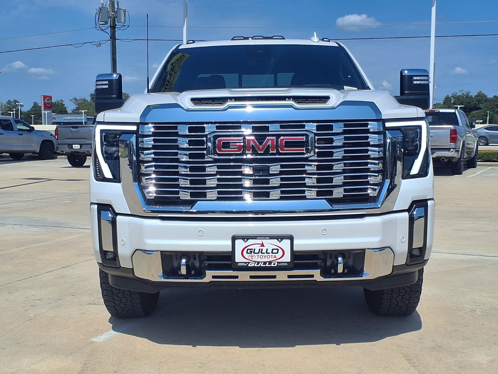 Used 2025 White Frost GMC Denali image 3