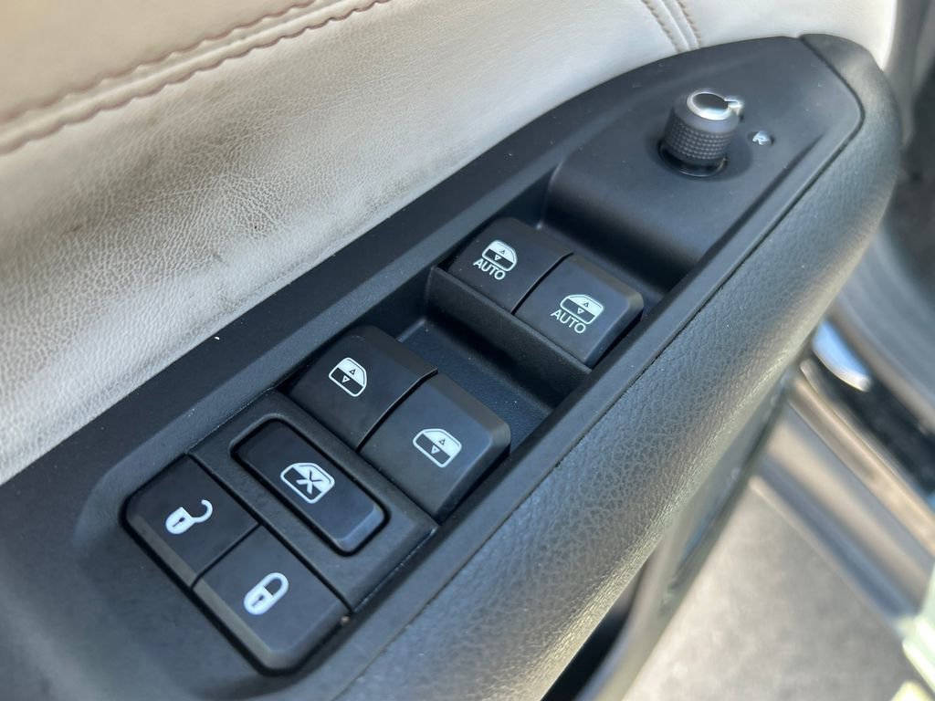 Used 2022 Black Jeep Limited 4x4 image 15