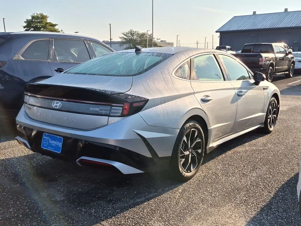 Used 2025 Silver Hyundai SEL image 3