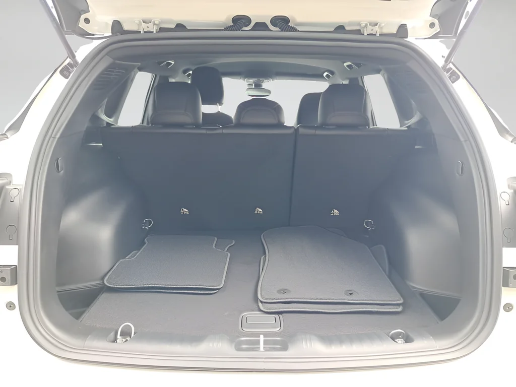 New 2026 Bright White Clear-Coat Exterior Paint Jeep Latitude image 28