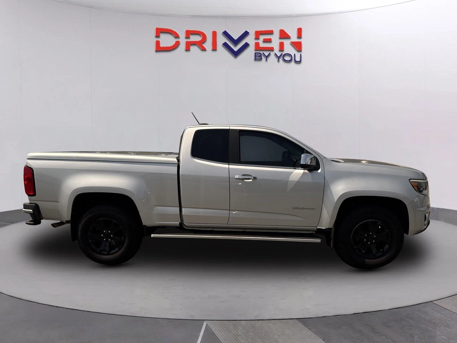 Used 2018 SILVER ICE METALLIC Chevrolet 2WD LT image 3