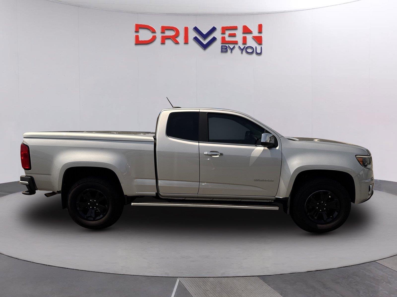Used 2018 SILVER ICE METALLIC Chevrolet 2WD LT image 3
