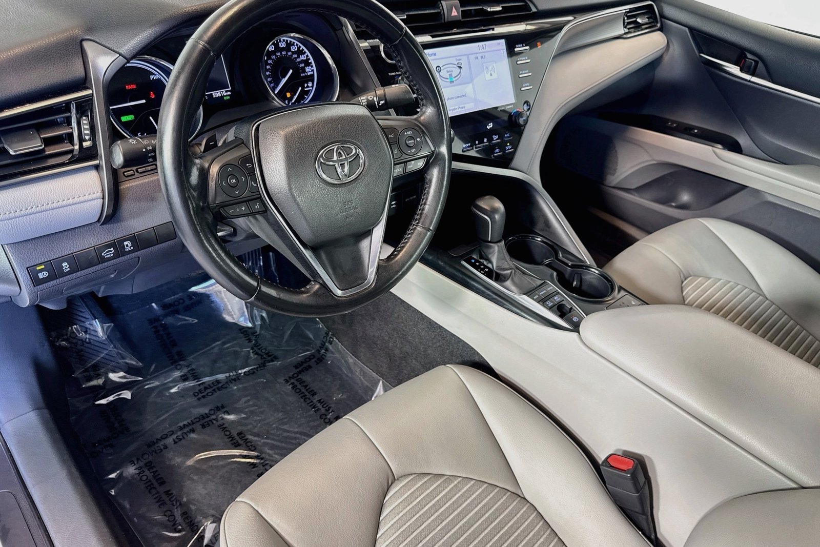 Used 2019 White Toyota Hybrid SE image 9