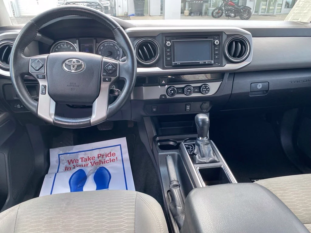 Used 2016 White Toyota SR5 image 8