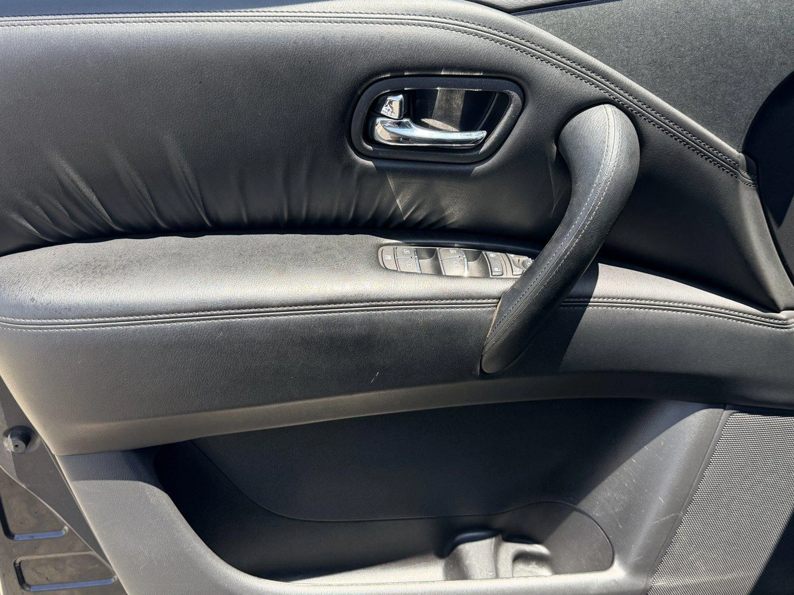 Used 2023 Super Black Nissan SV image 18