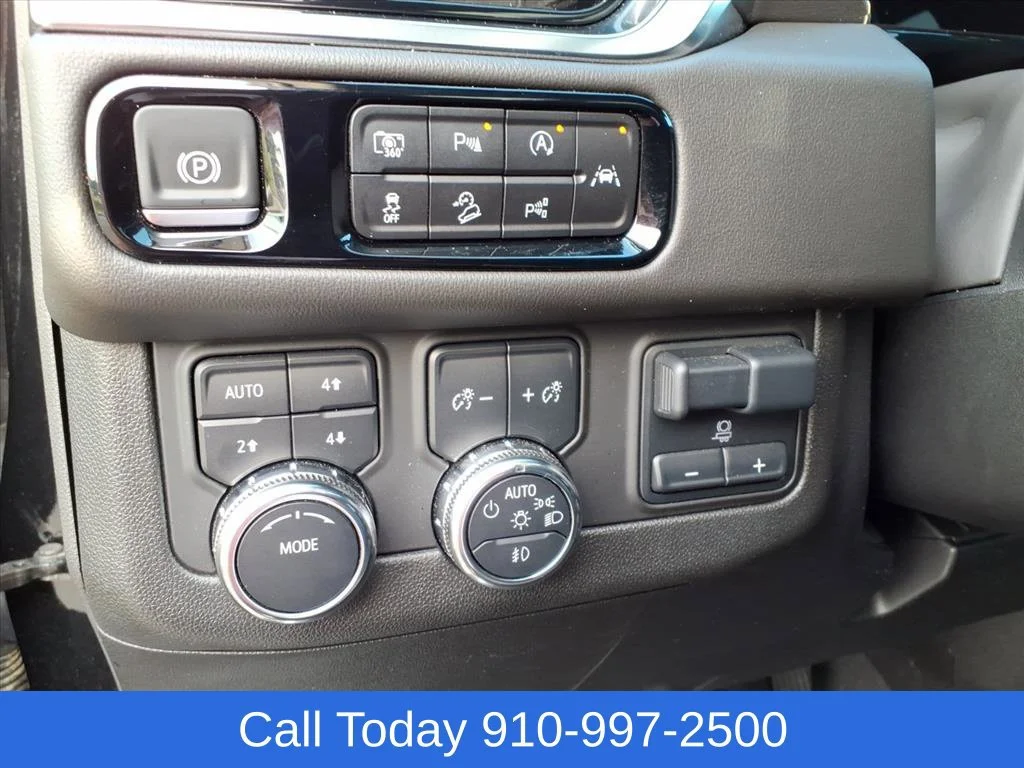 Used 2025 Onyx Black GMC Elevation image 22