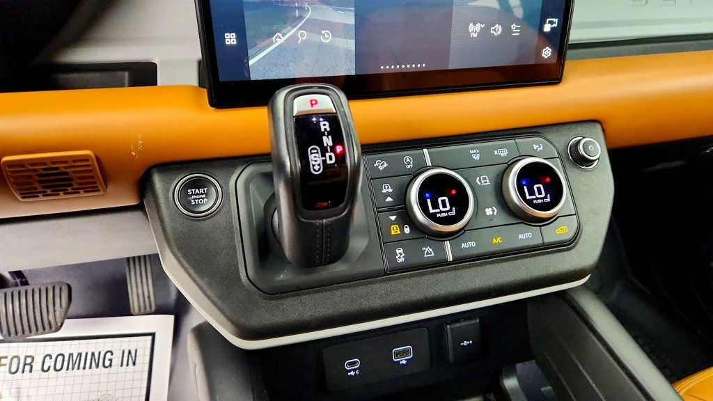 2023 Land Rover Defender SE - Photo 18