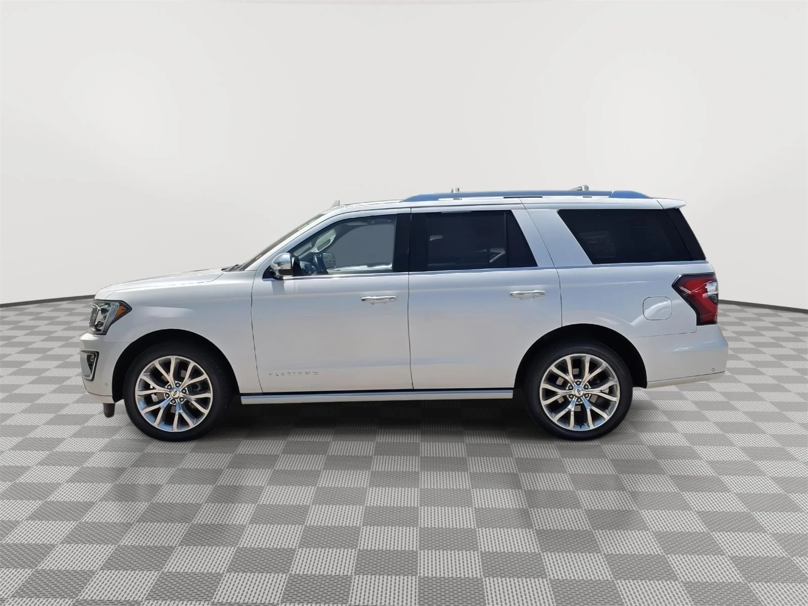 Used 2019 White Platinum Metallic Tri-Coat Ford Platinum image 6