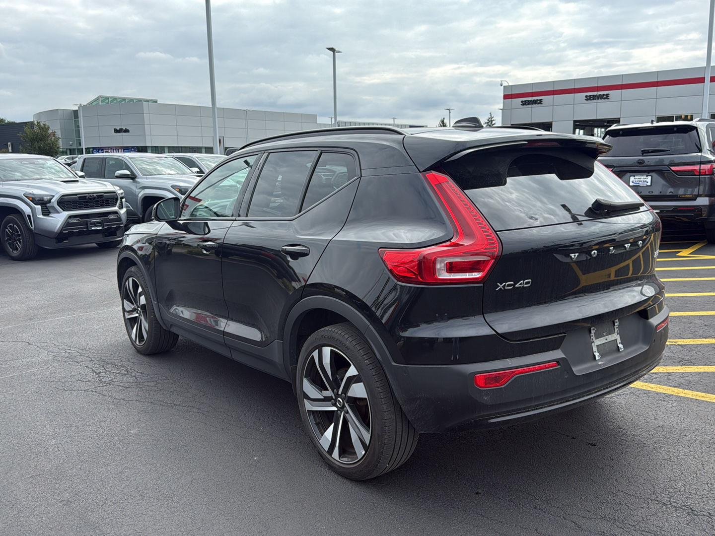 Used 2024 Onyx Black Metallic Volvo Plus Dark Theme image 5