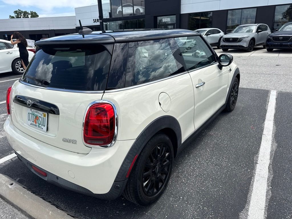 Used 2020 White MINI Classic image 15