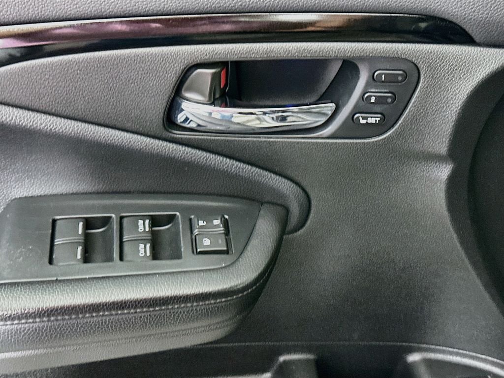 Used 2021 Crystal Black Pearl Honda Touring image 19