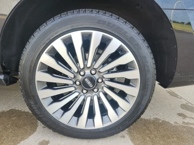 Used 2019 Black Lincoln Reserve image 7