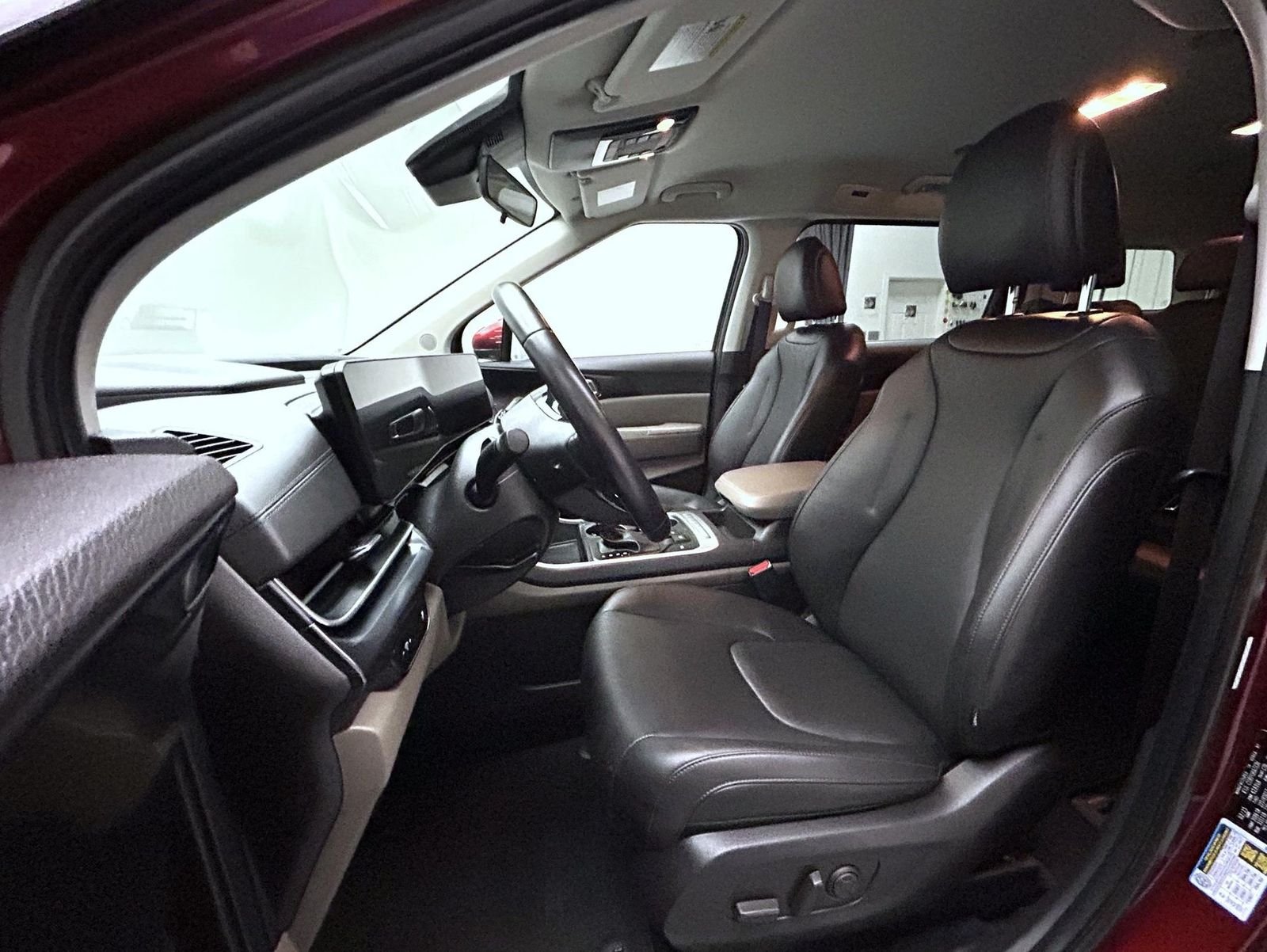 Used 2025 Red Kia LXS image 10