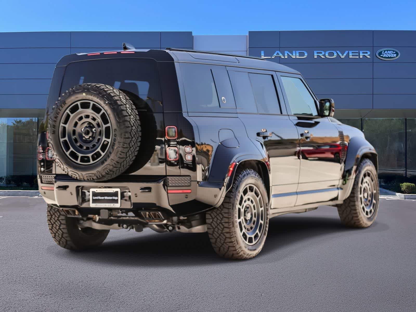 New 2026 Narvik Black Land Rover OCTA Black image 4