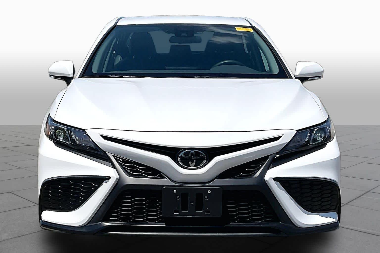 Used 2024 Ice Cap Toyota SE image 4