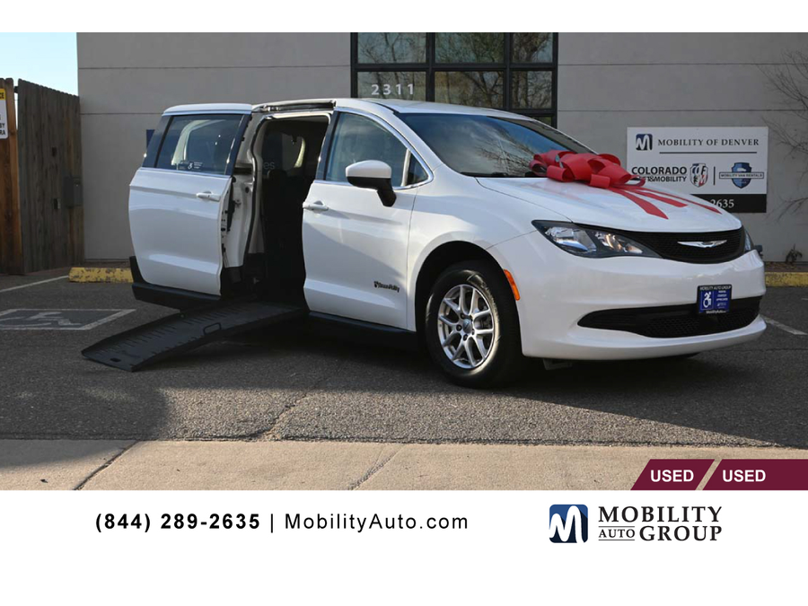 2023 Chrysler Voyager LX