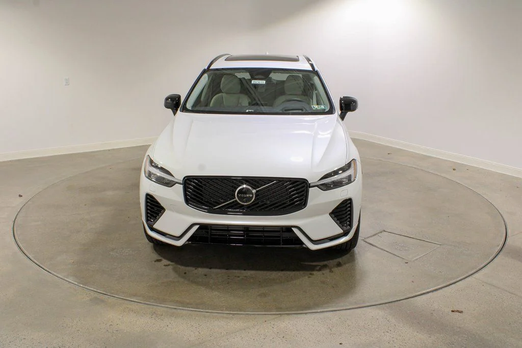 New 2026 Crystal White Volvo T8 Ultra image 8