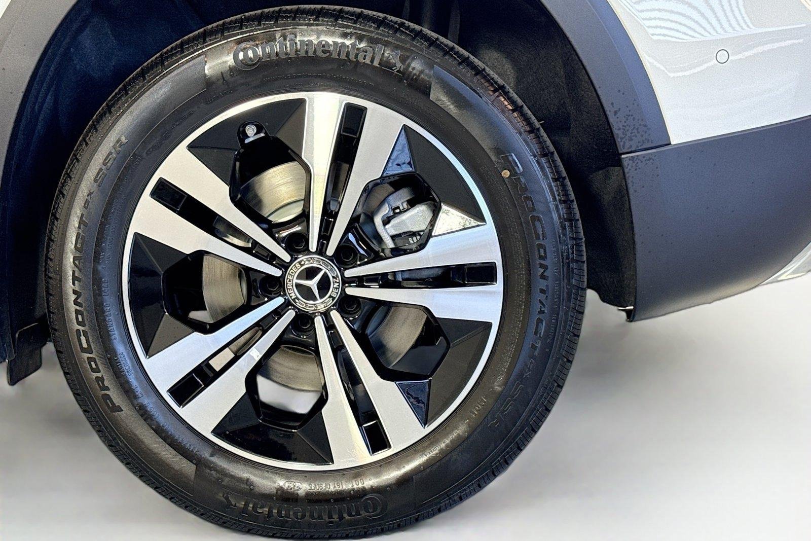 New 2026 Polar White Mercedes-Benz GLB 250 image 29