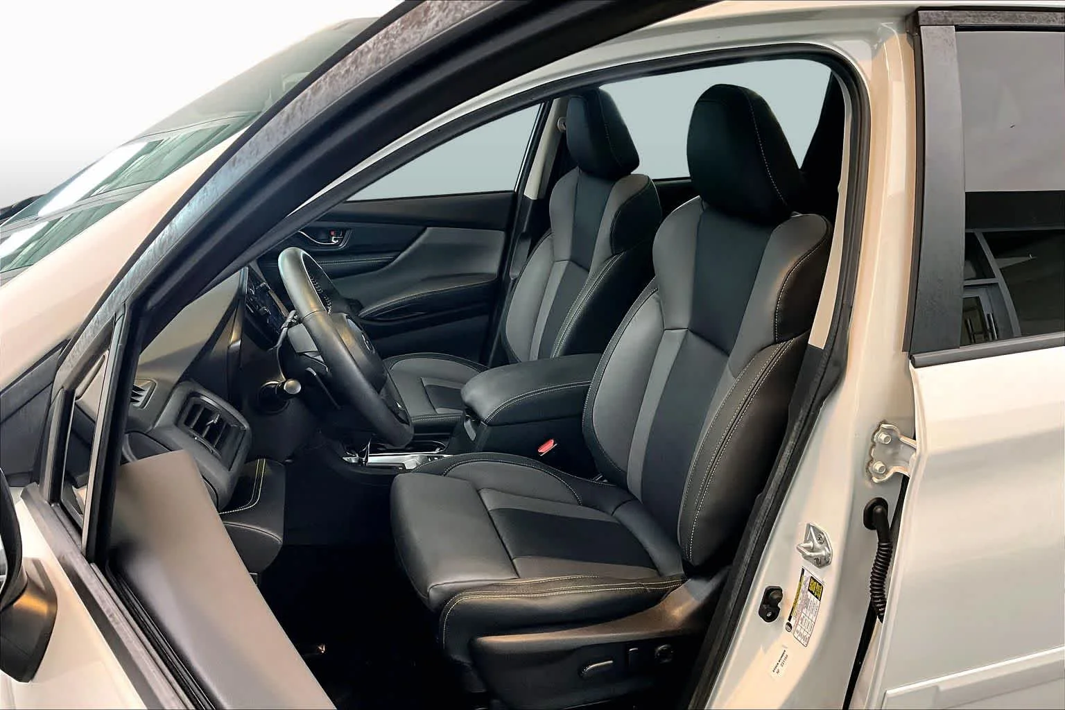Used 2023 Crystal White Pearl Subaru Onyx Edition Limited image 8