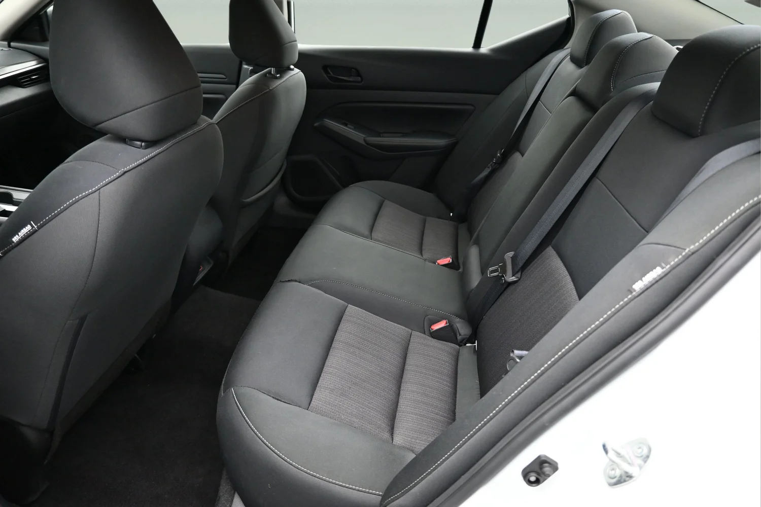 Used 2025 White Nissan 2.5 SV image 10