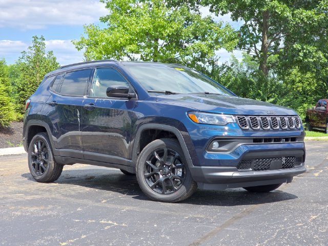 New 2026 Fathom Blue Pearl-Coat Exterior Paint Jeep Latitude image 2