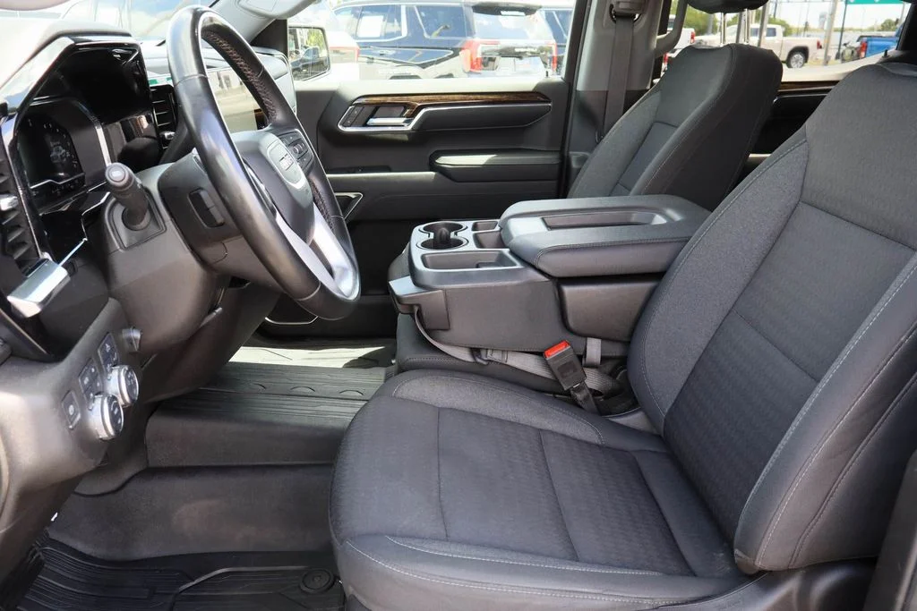 Used 2024 Gray GMC Elevation image 22