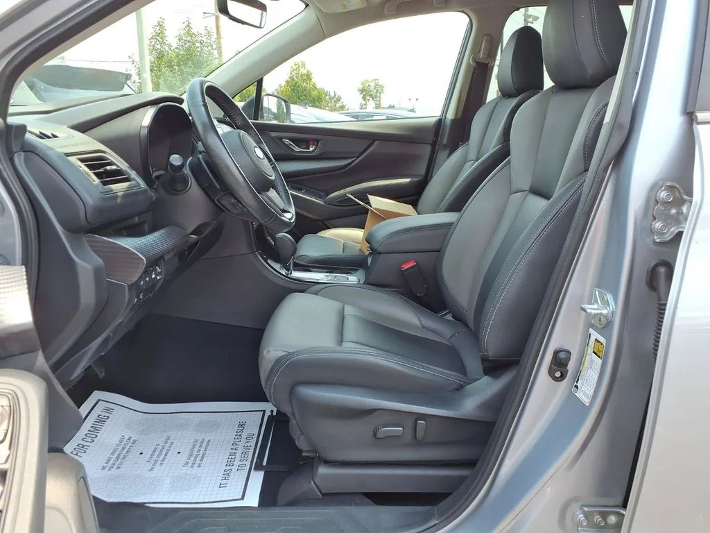 Used 2022 Ice Silver Metallic Subaru Onyx Edition image 16