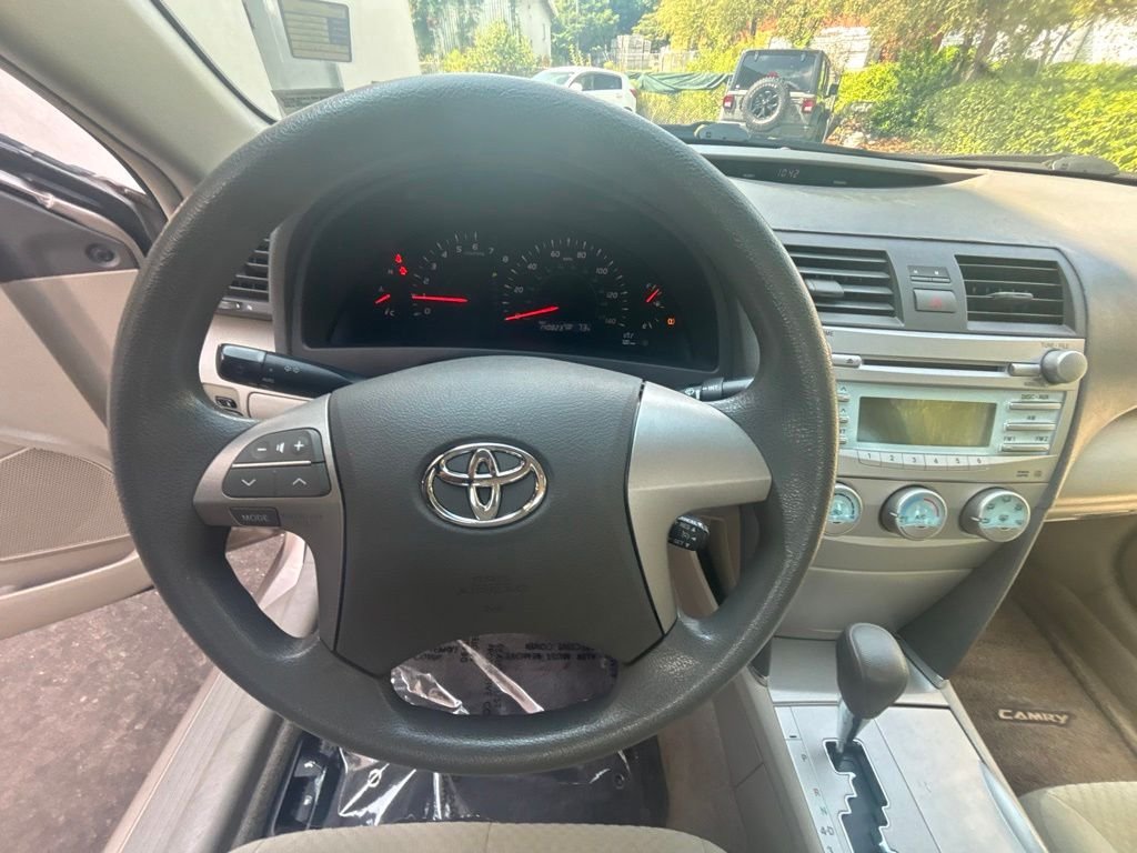 Used 2009 Gold Toyota LE image 15