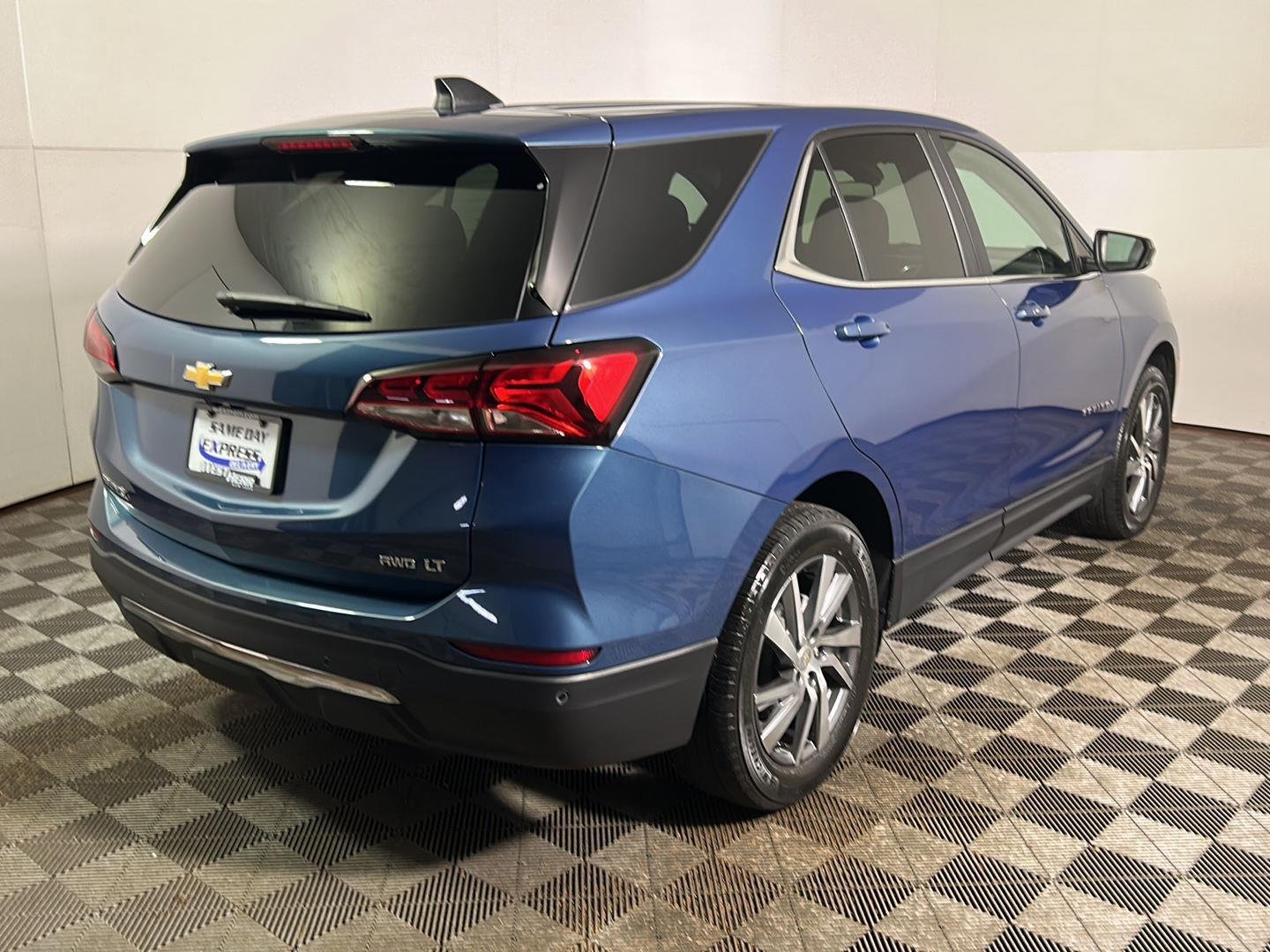 Used 2024 Lakeshore Blue Metallic Chevrolet LT image 6